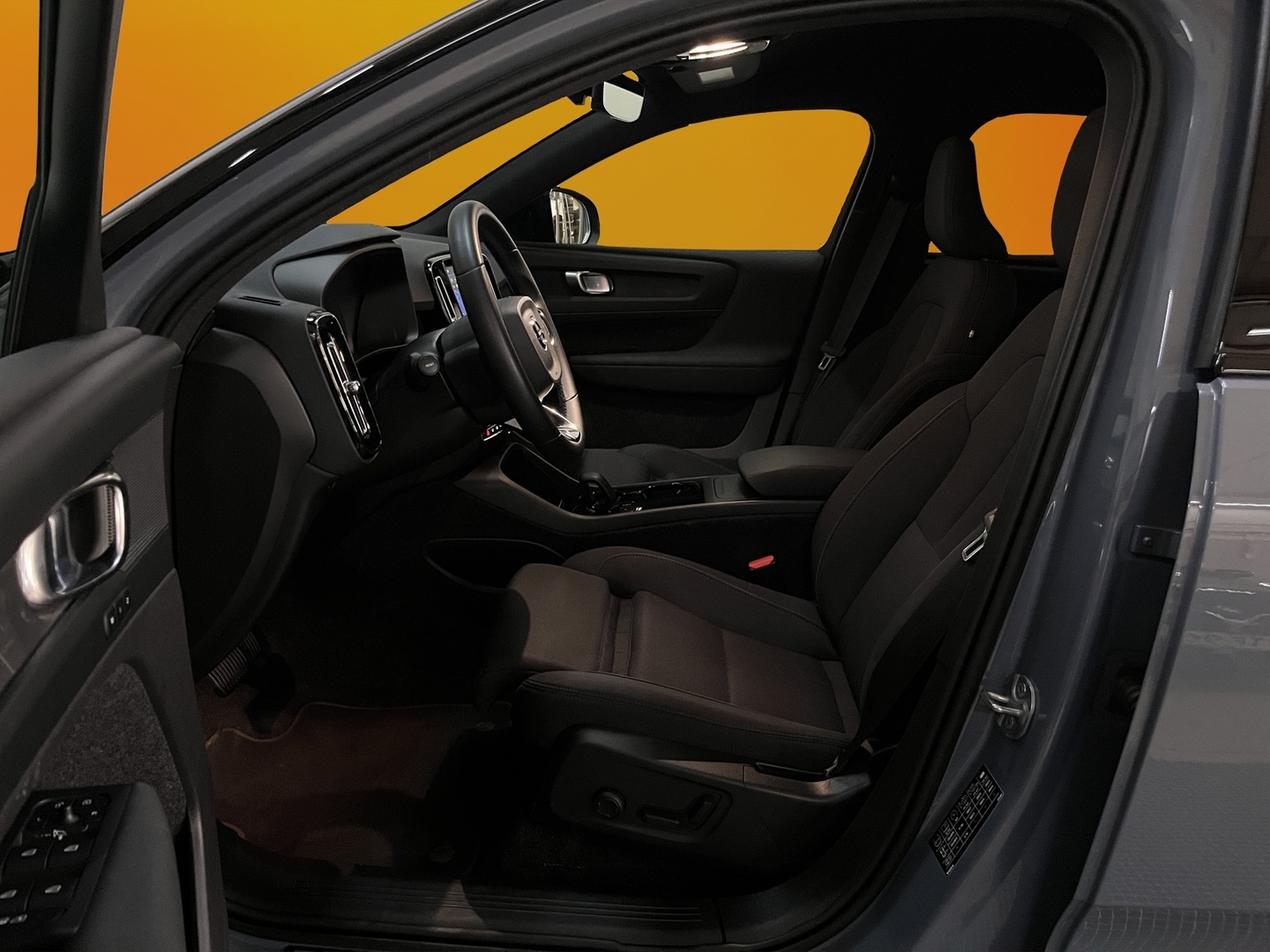 VOLVO XC40 2023