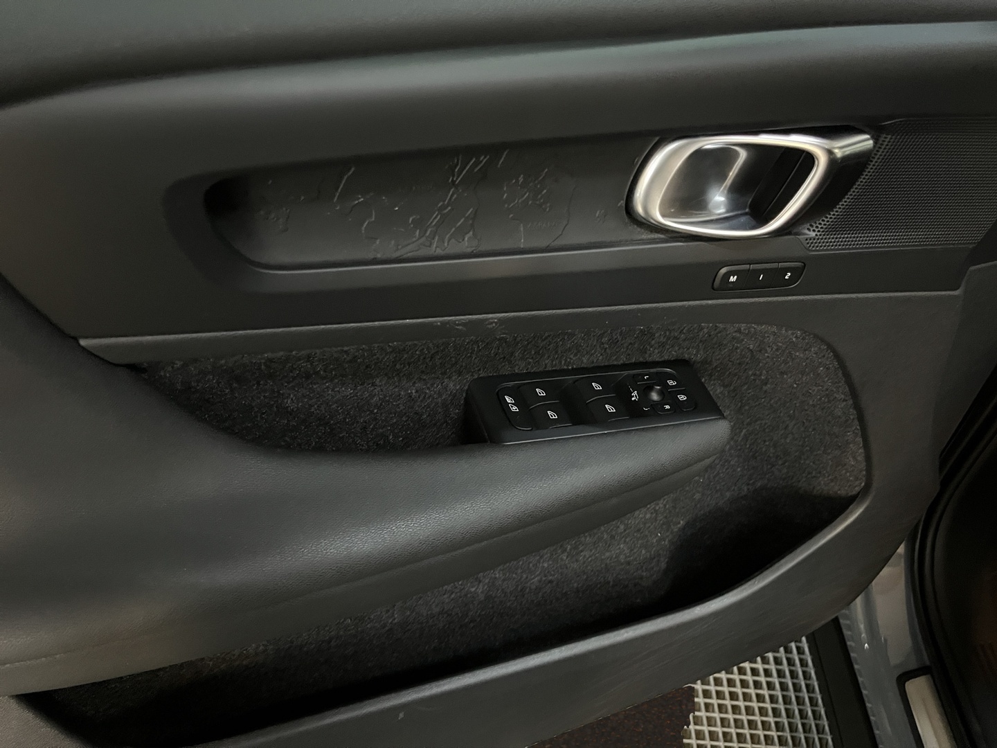 VOLVO XC40 2023