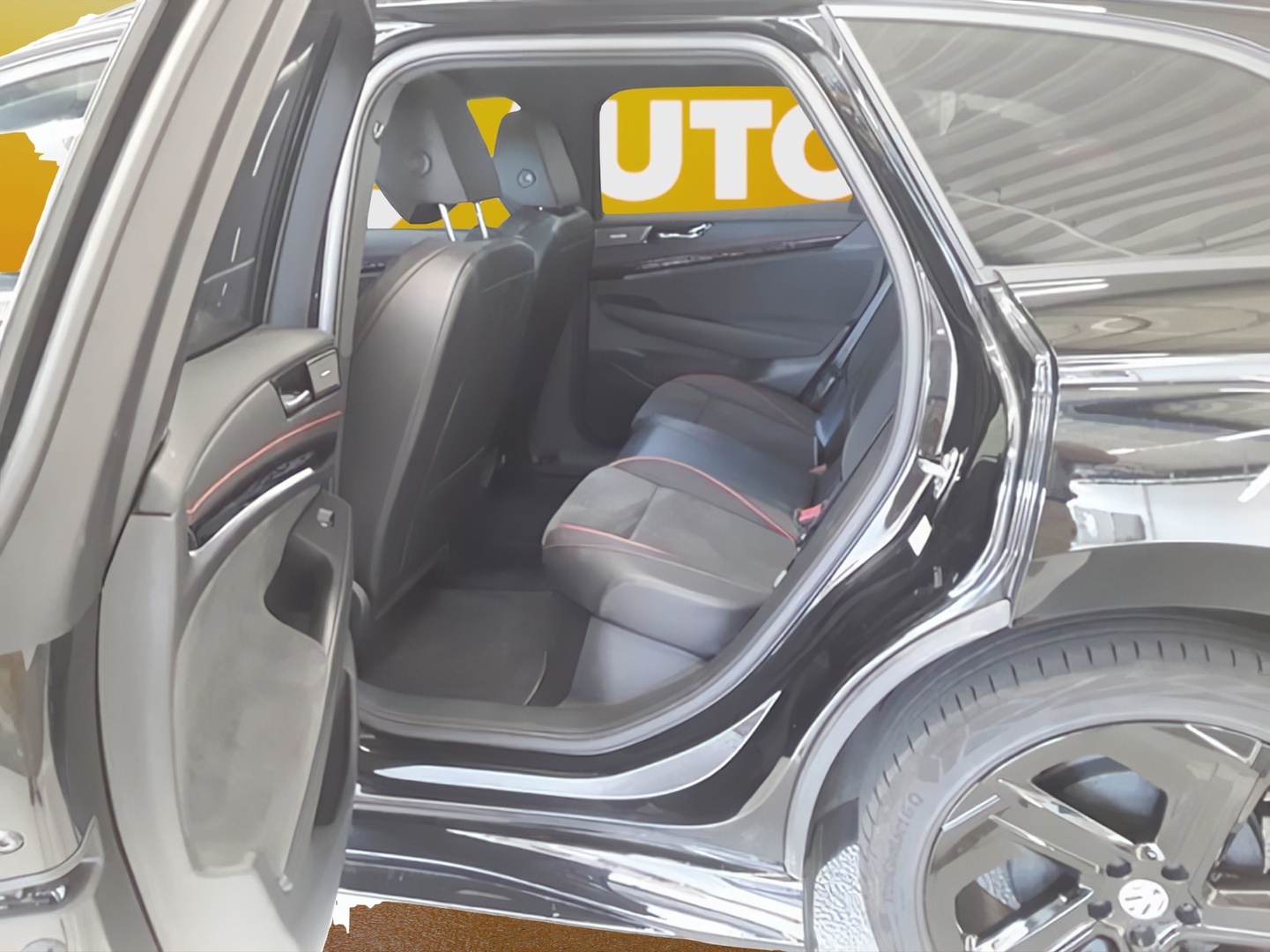 VOLKSWAGEN ID.7 6
