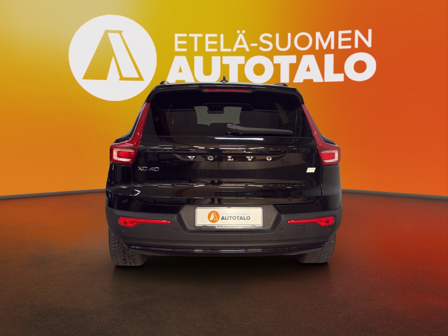 VOLVO XC40 2023