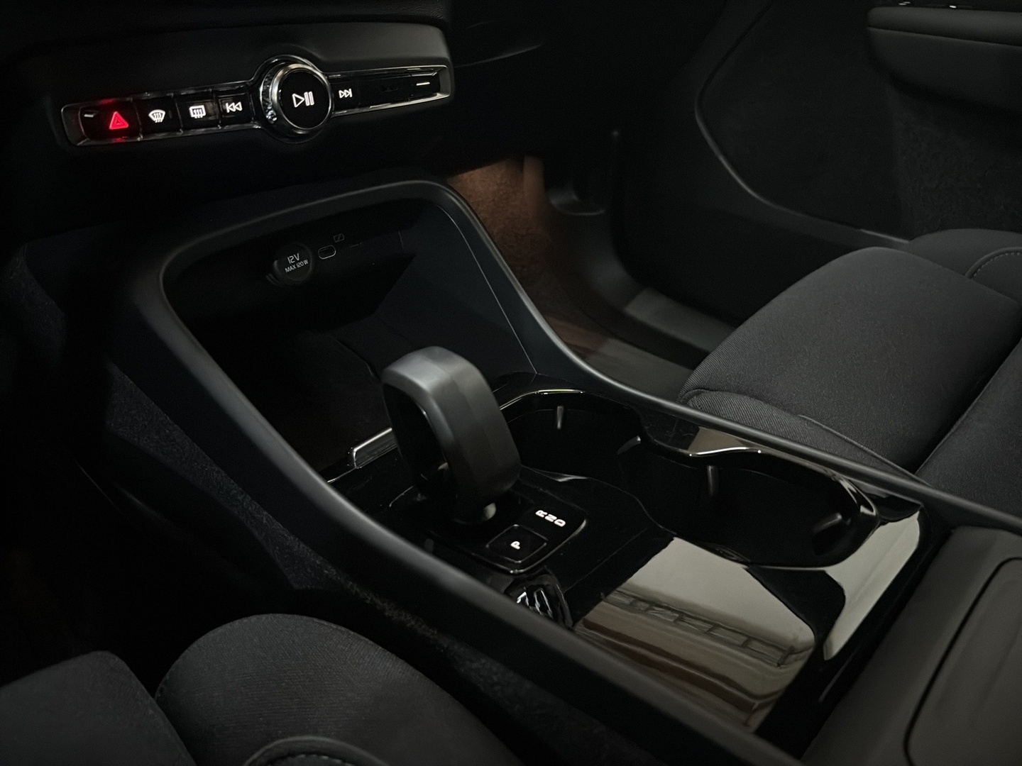 VOLVO XC40 2023