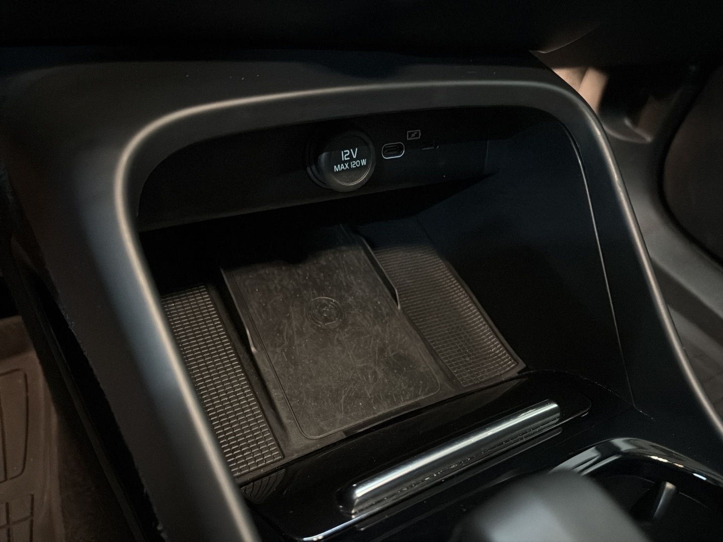 VOLVO XC40 2023