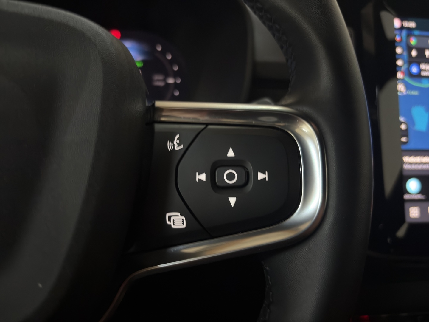 VOLVO XC40 2023