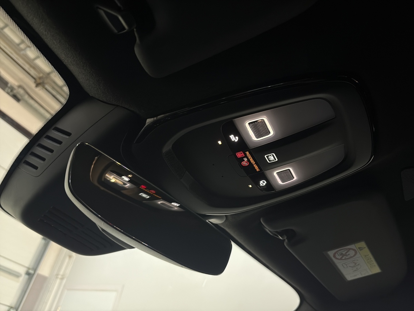 VOLVO XC40 2023