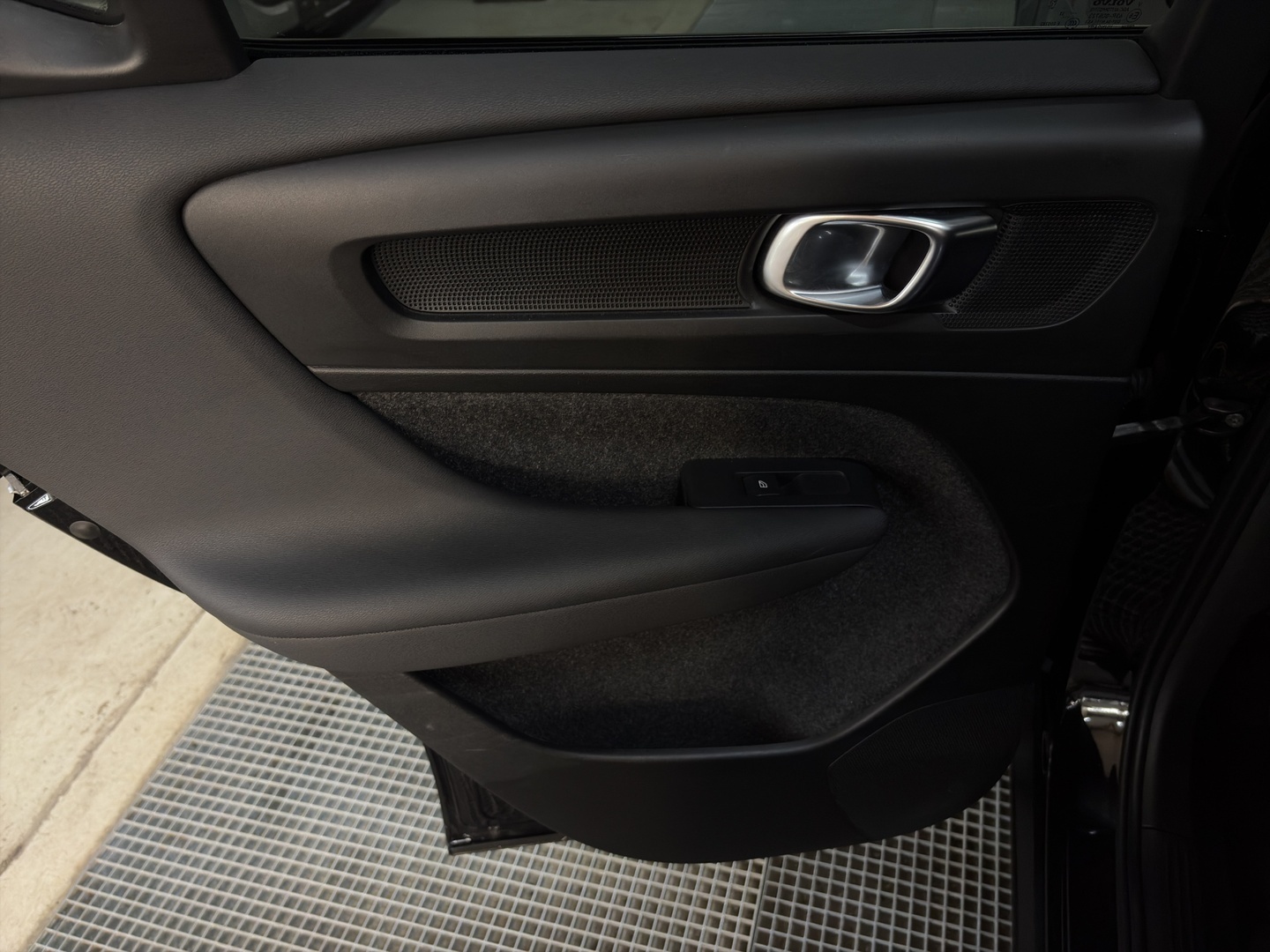 VOLVO XC40 2023