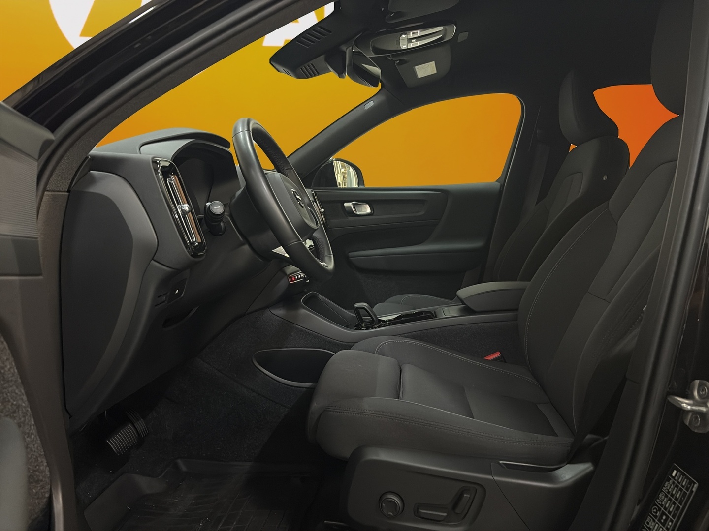 VOLVO XC40 2023