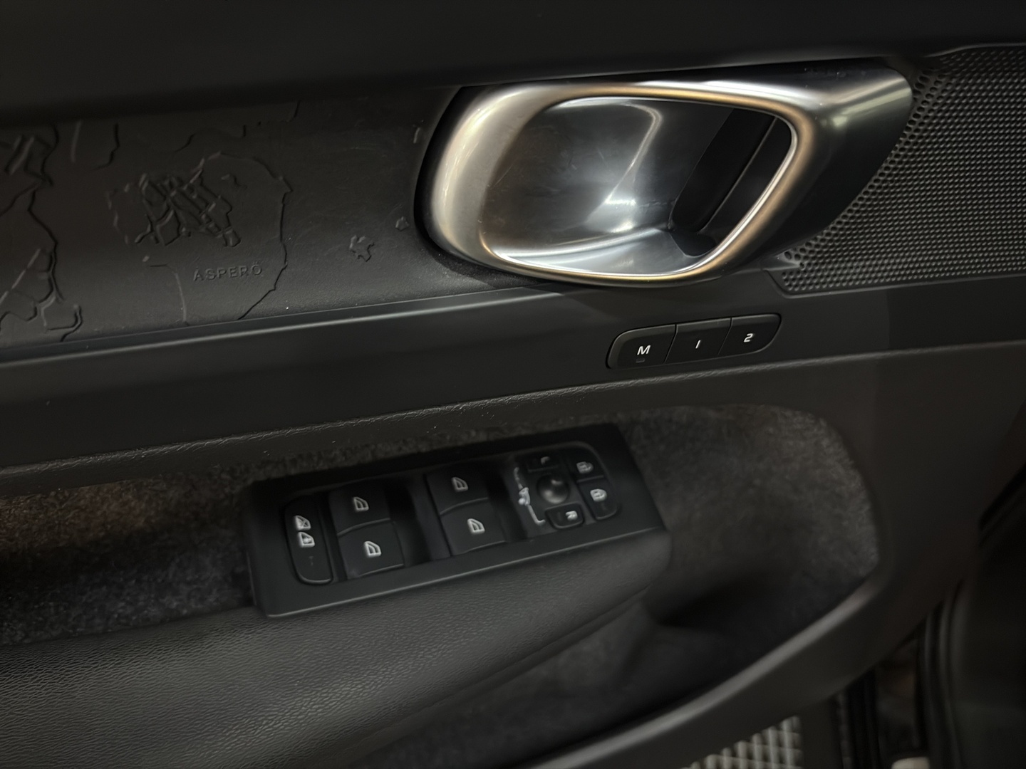 VOLVO XC40 2023