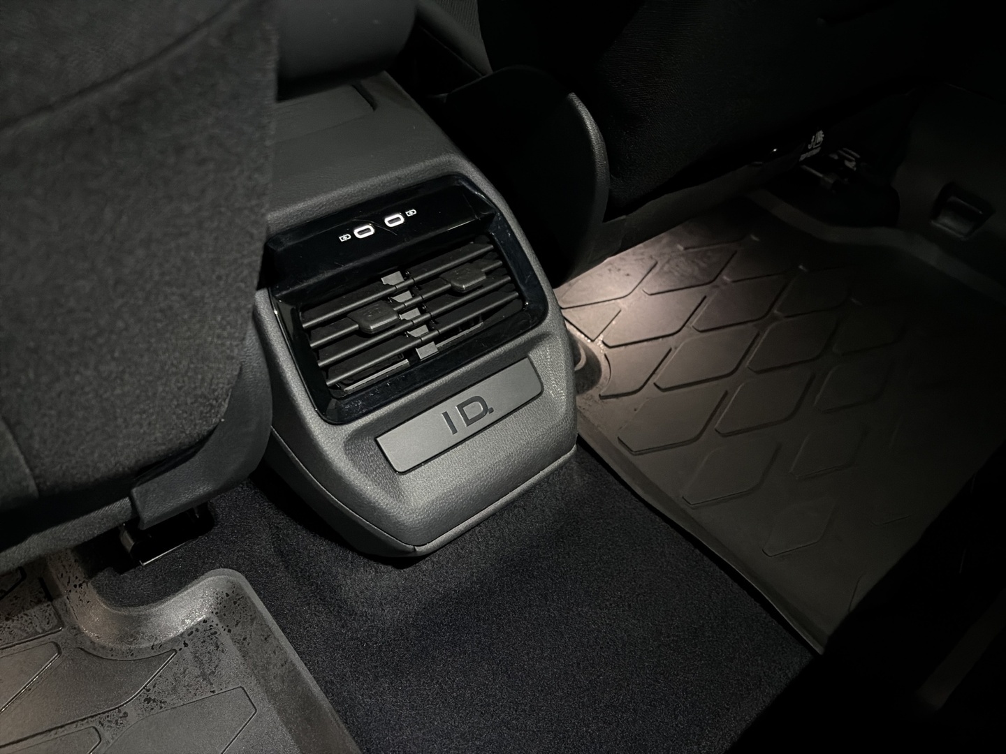 VOLKSWAGEN ID.4 28