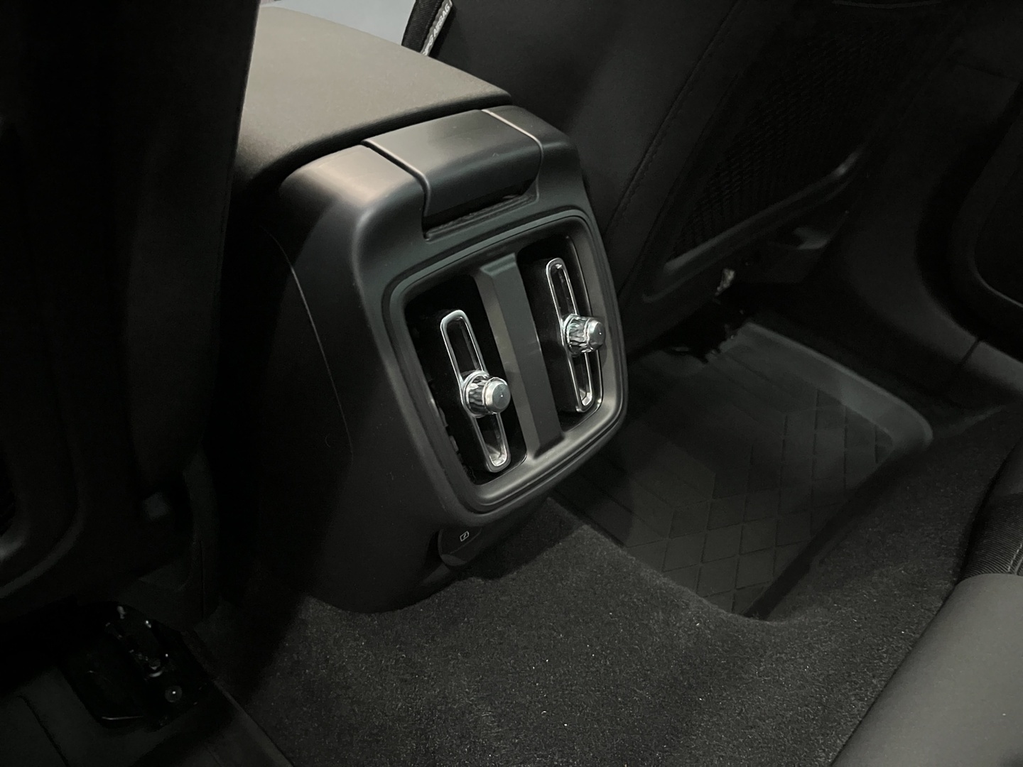 POLESTAR 2 2024