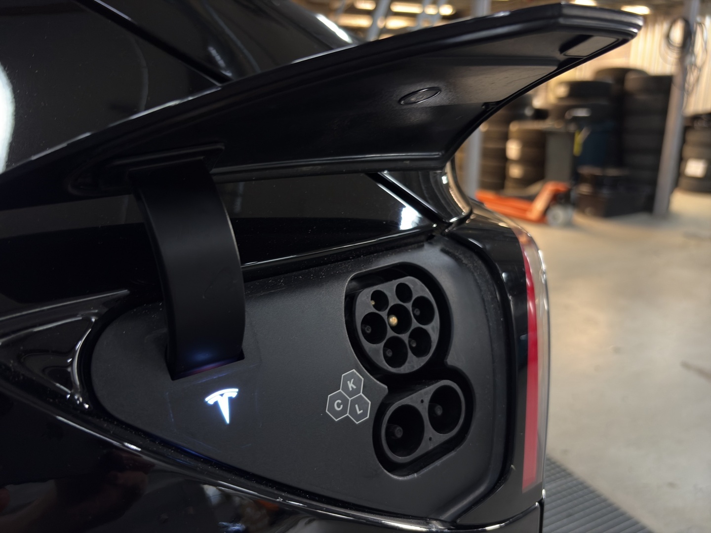 TESLA Model Y 2023