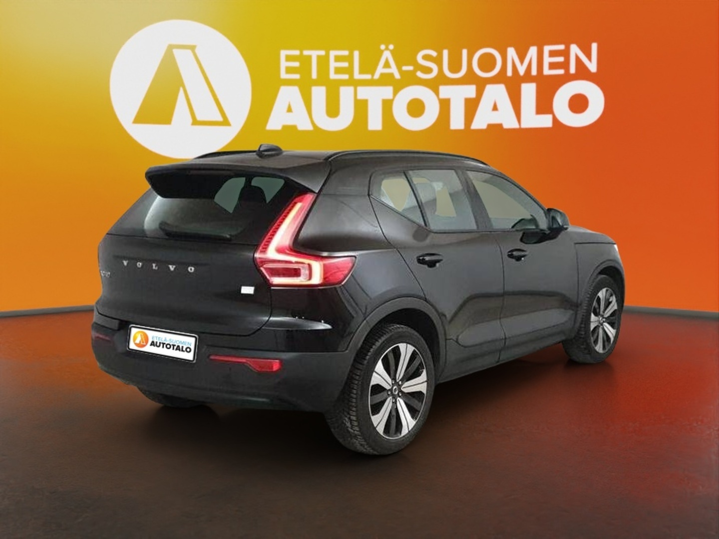 VOLVO XC40 2023
