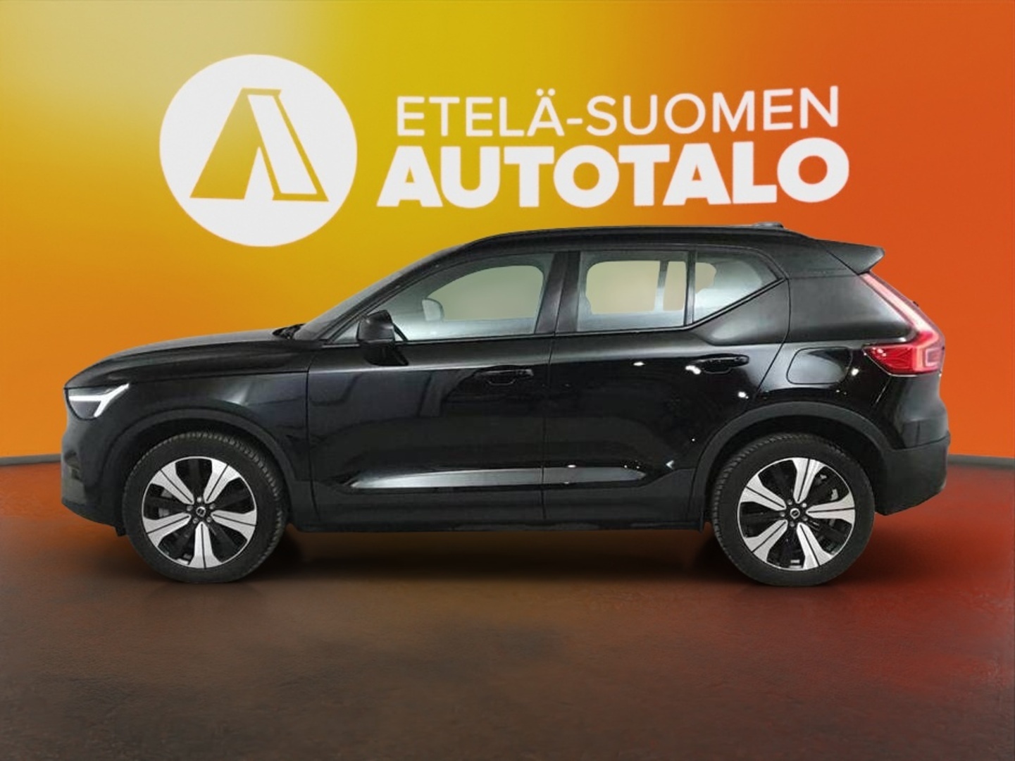 VOLVO XC40 2023