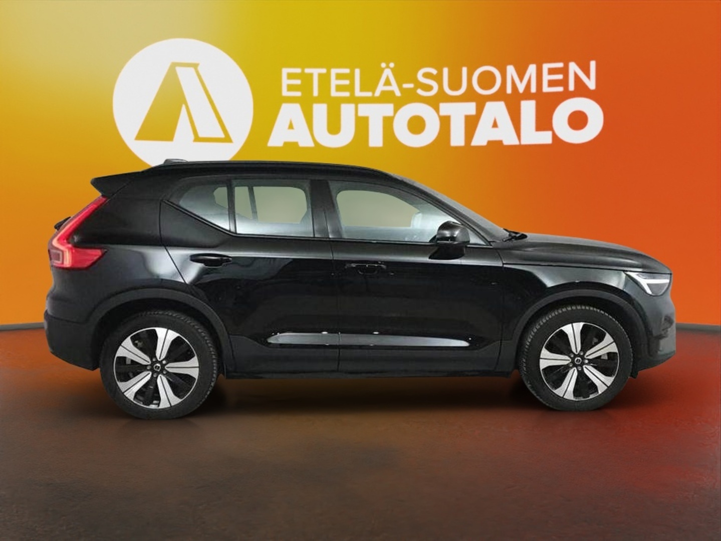 VOLVO XC40 2023