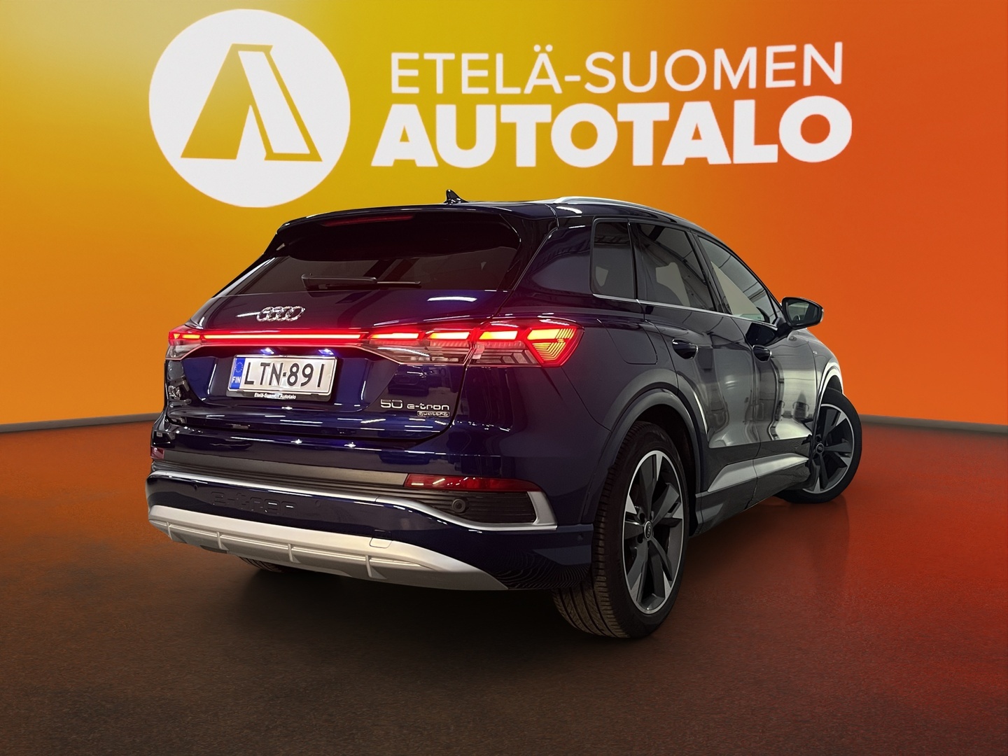 AUDI Q4 e-tron 2022
