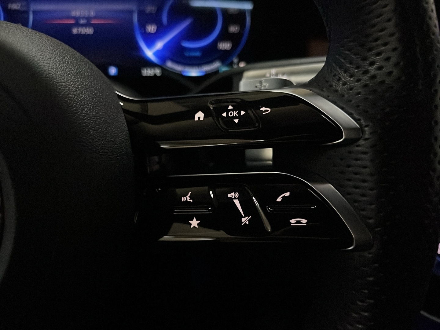 MERCEDES-BENZ EQS 2023