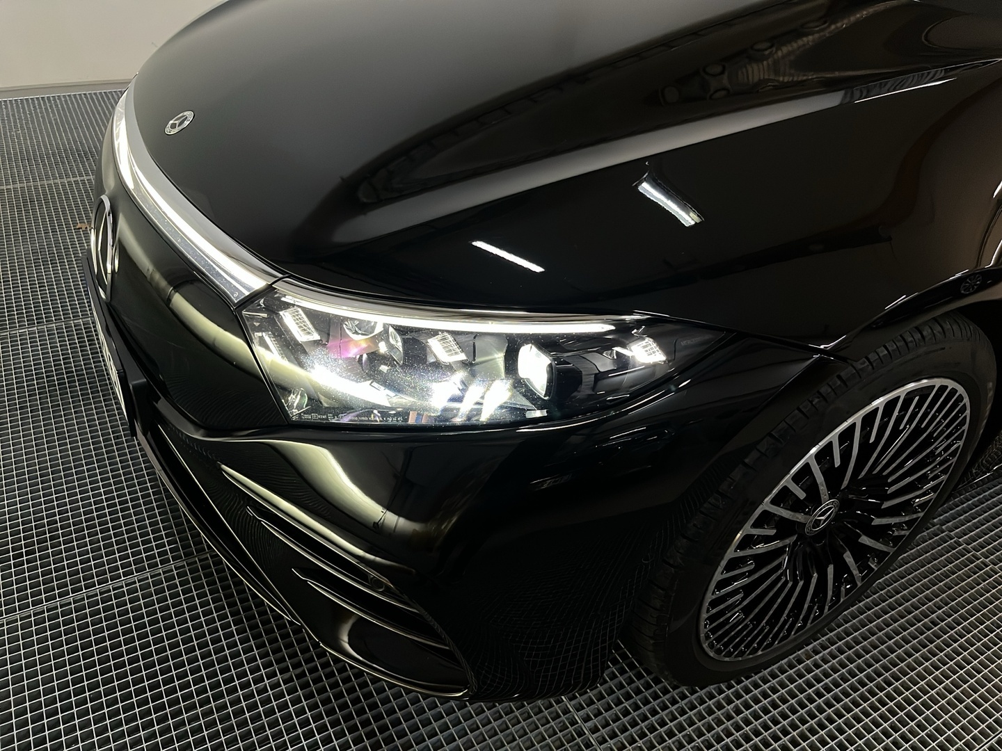 MERCEDES-BENZ EQS 2023