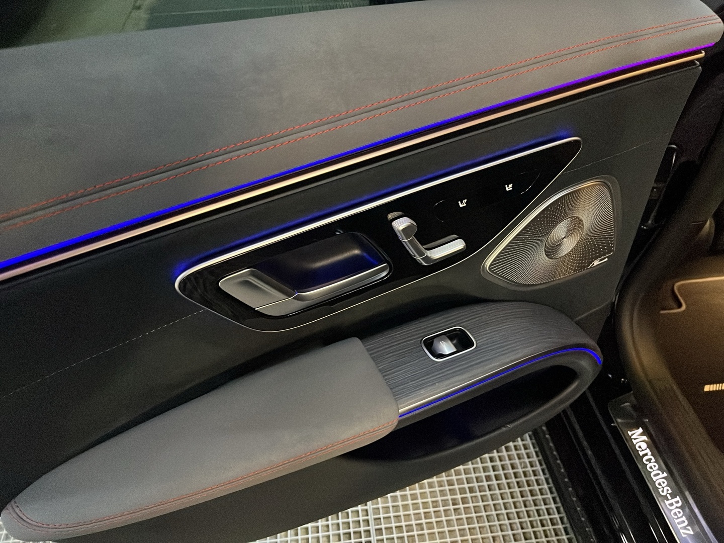 MERCEDES-BENZ EQS 2023