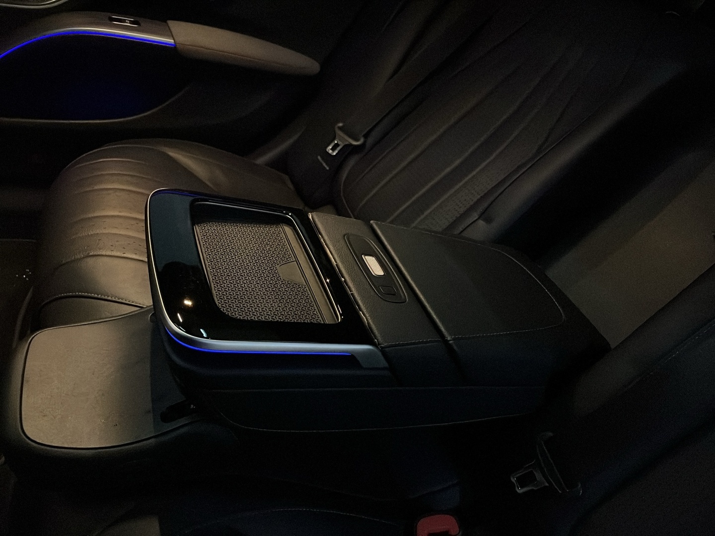 MERCEDES-BENZ EQS 2023