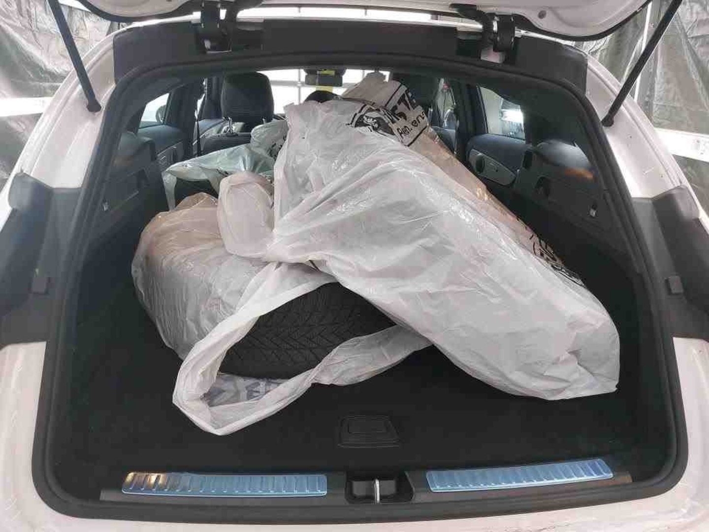 MERCEDES-BENZ EQC 2023