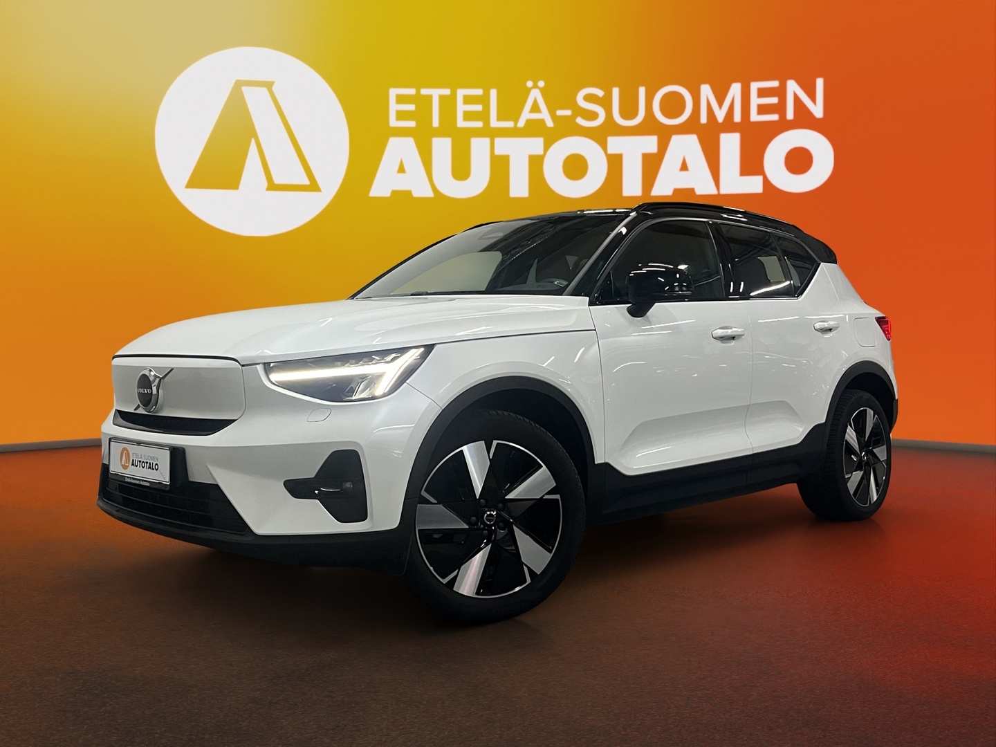 VOLVO XC40 2024