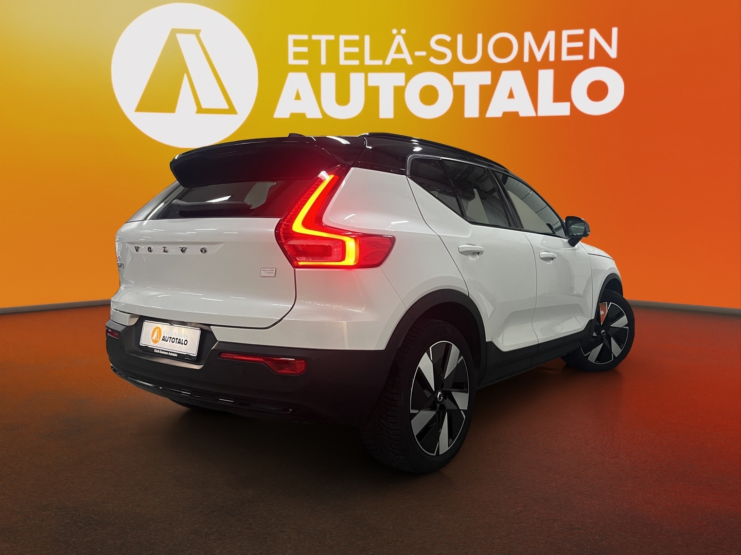 VOLVO XC40 2024