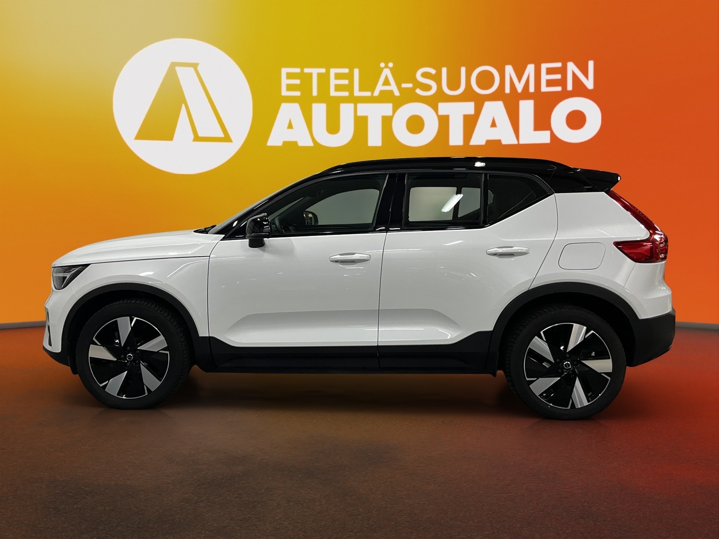 VOLVO XC40 2024