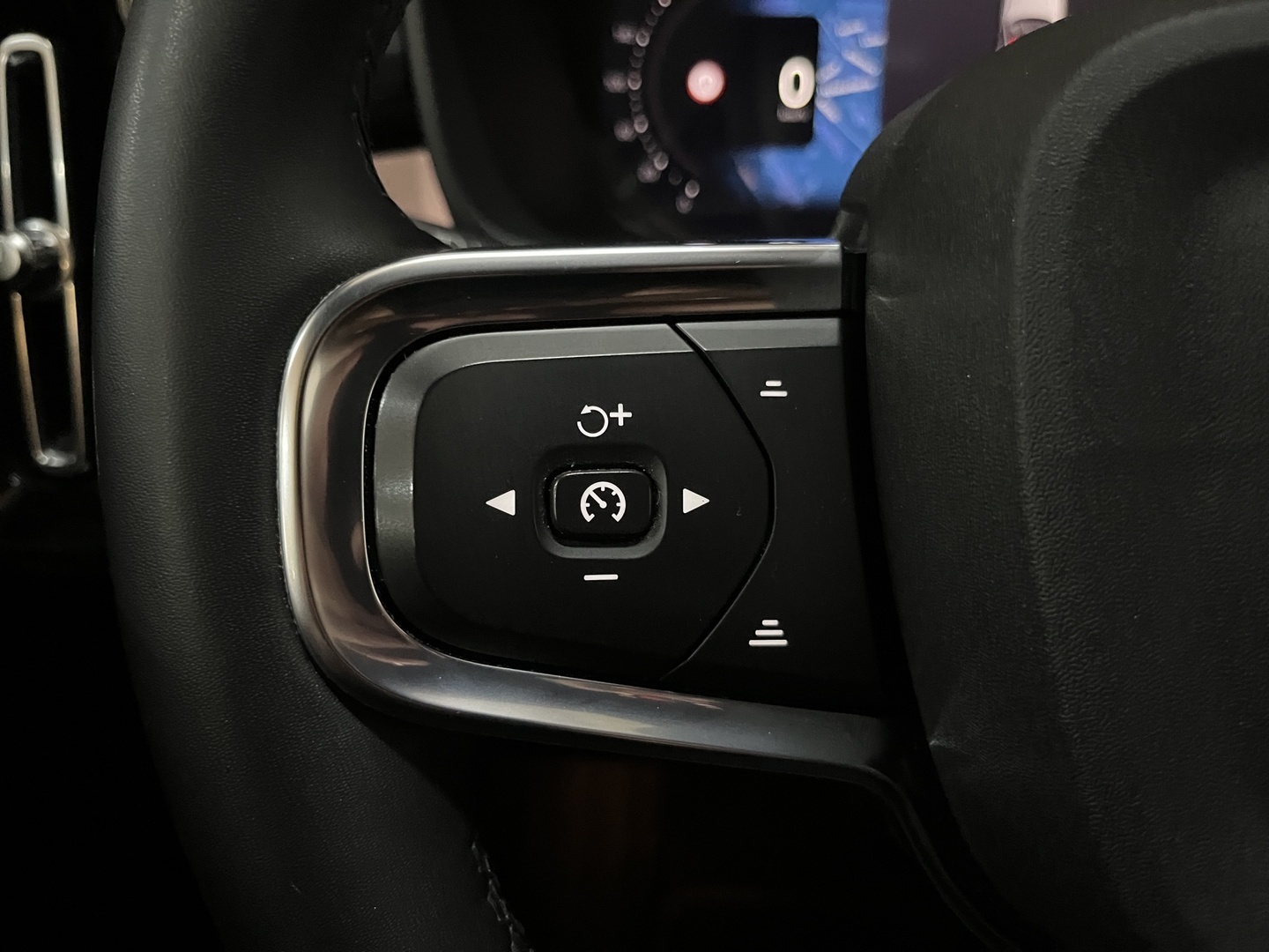 VOLVO C40 2023