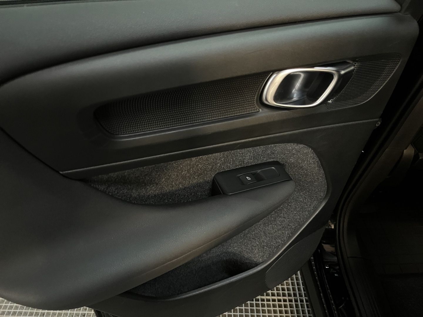 VOLVO C40 2023