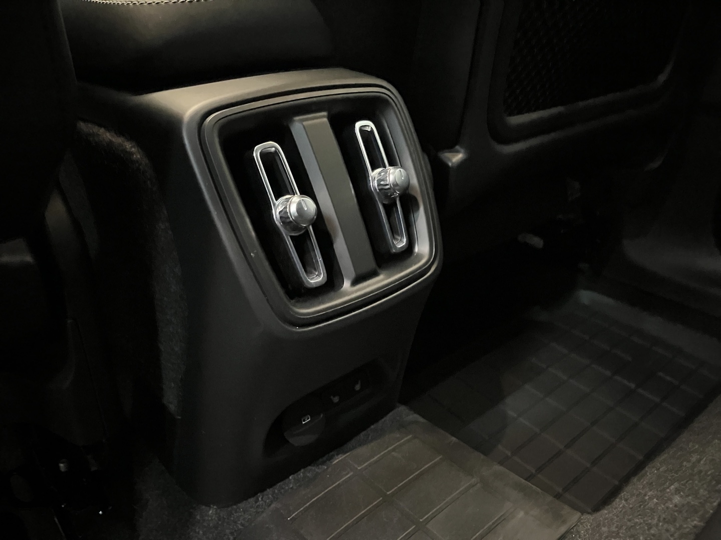 VOLVO C40 2023