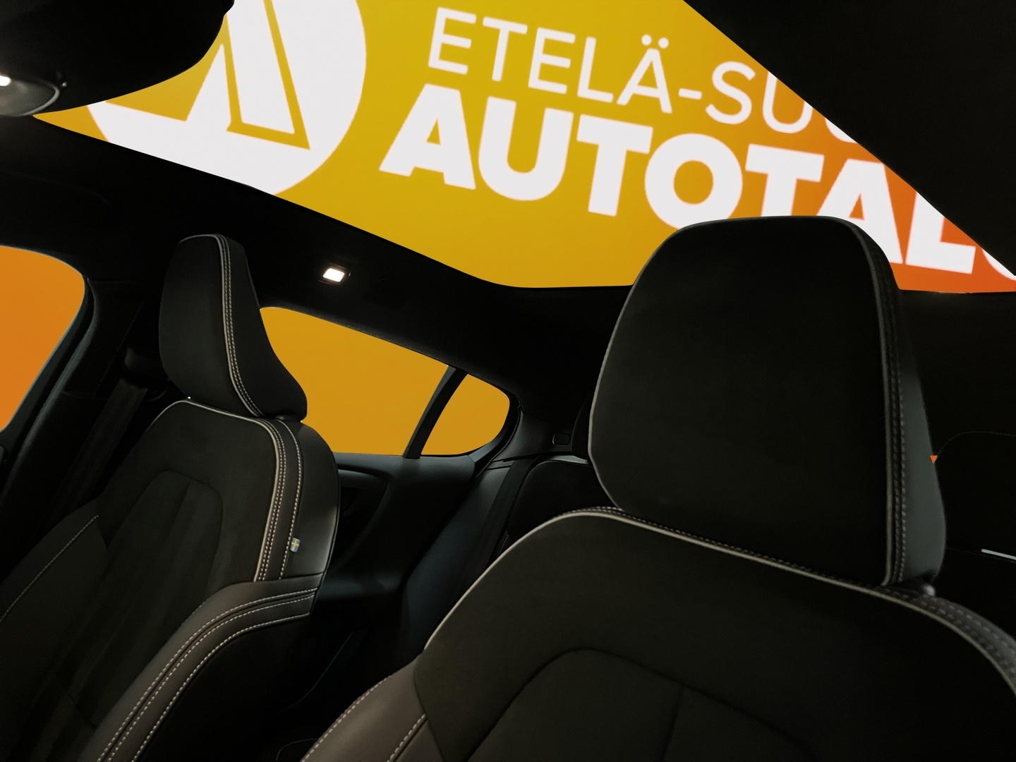 VOLVO C40 2023