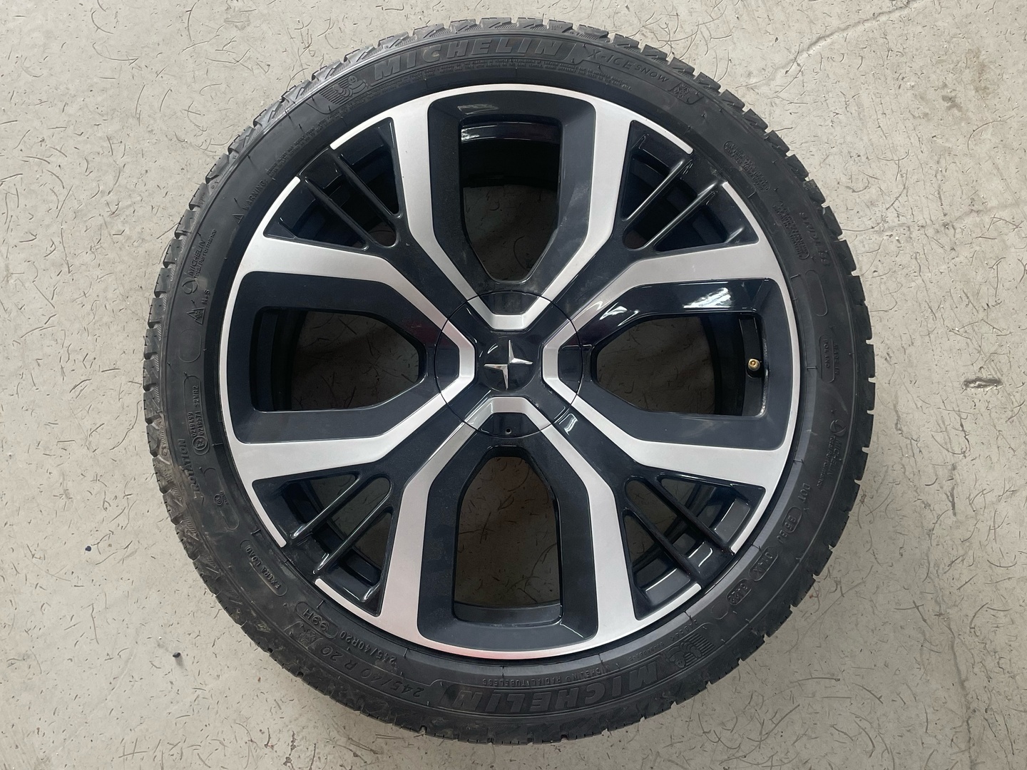 POLESTAR 2 2023