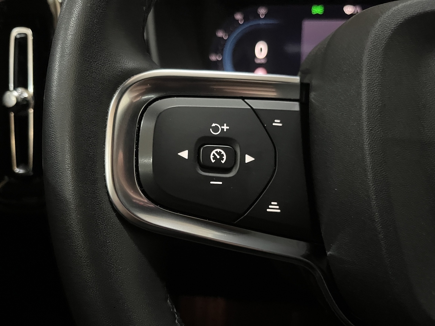 VOLVO C40 2023