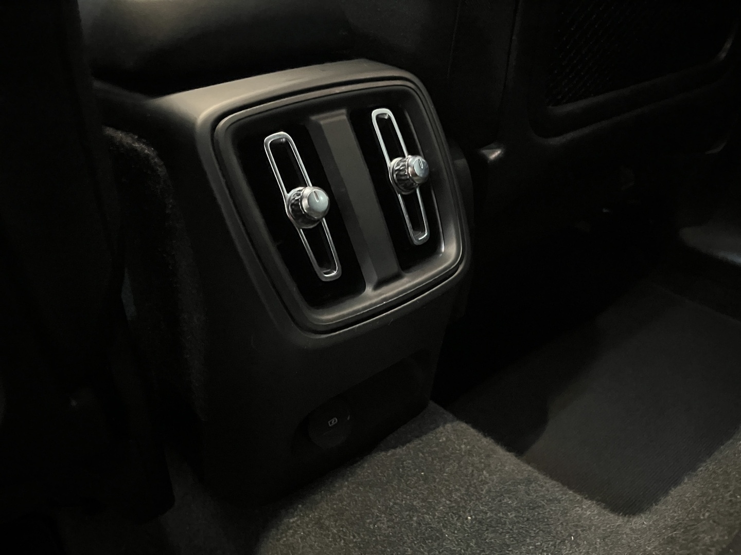 VOLVO C40 2023