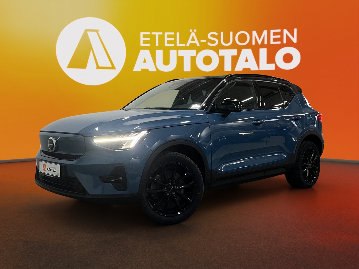 VOLVO XC40 2023