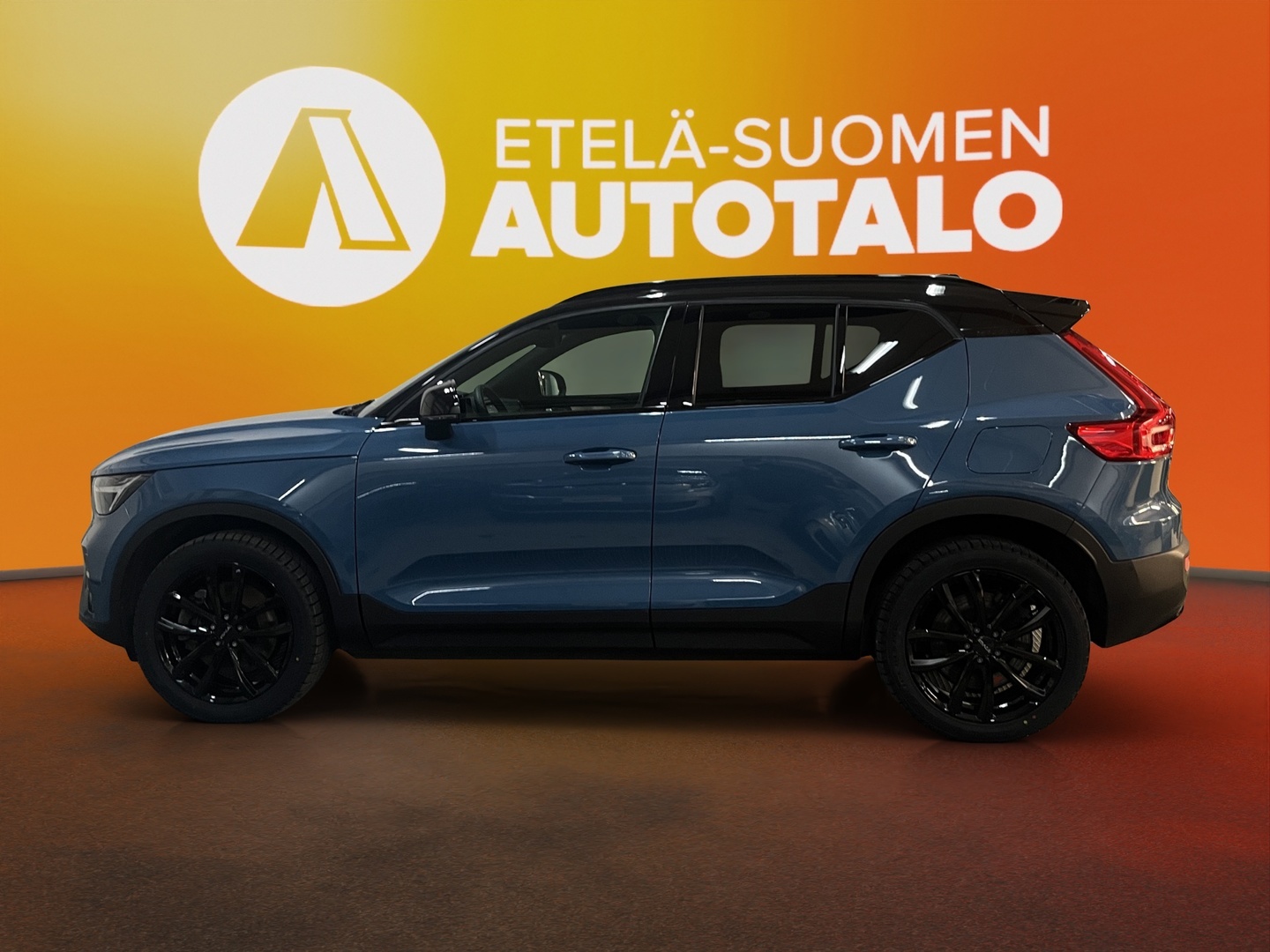 VOLVO XC40 2023