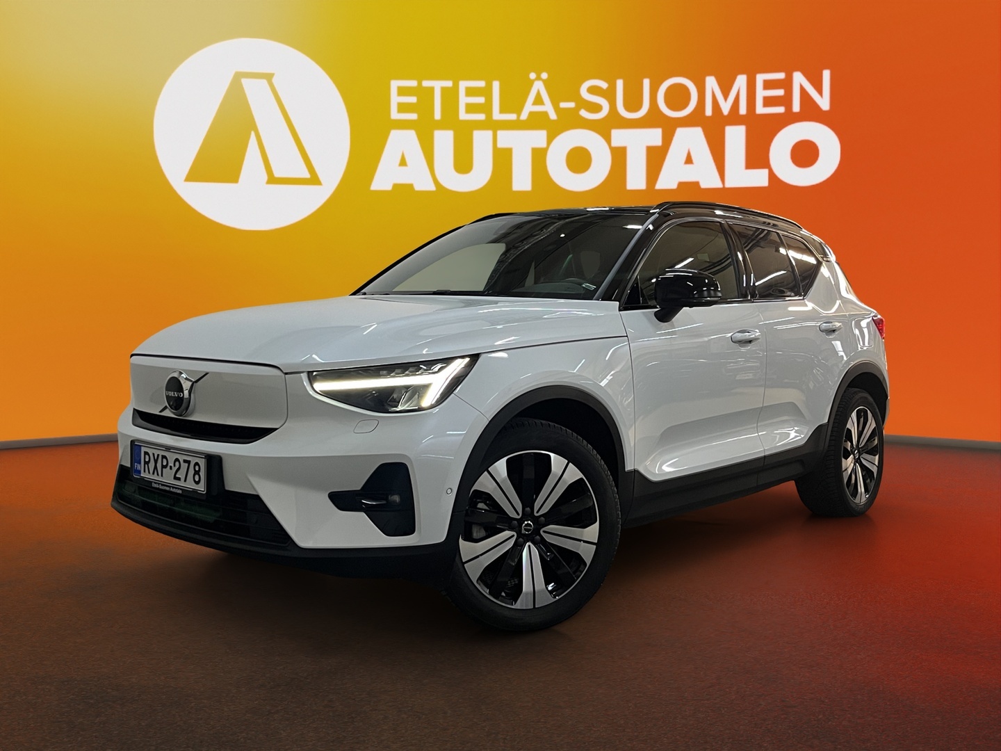 VOLVO XC40 2024
