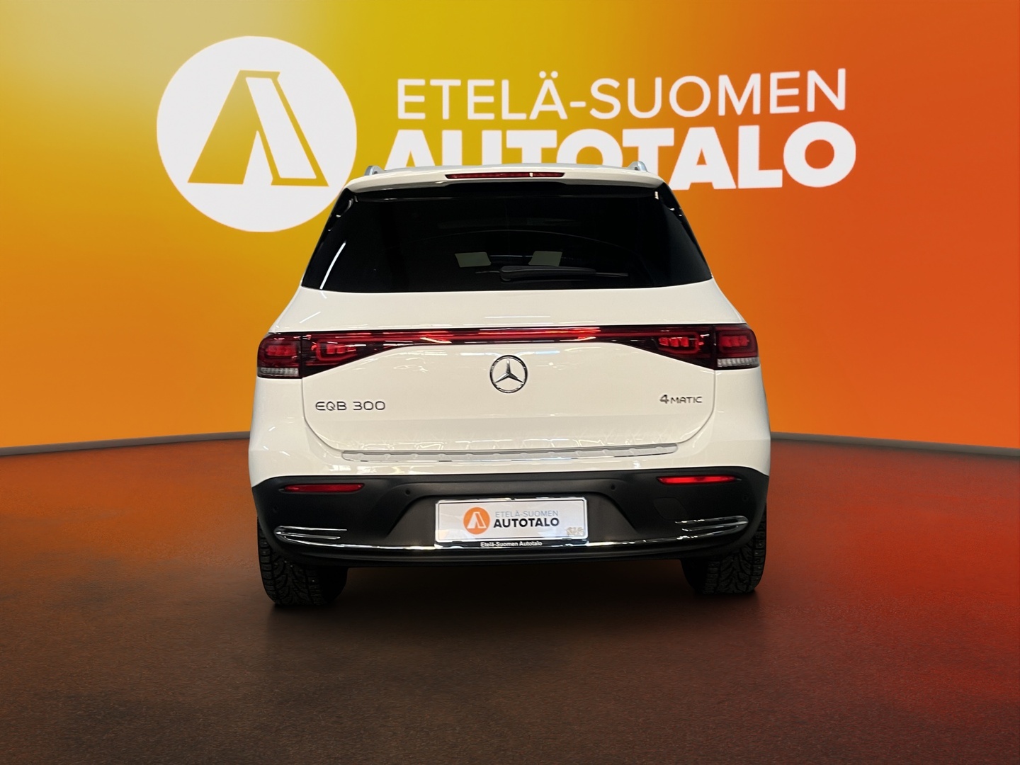 MERCEDES-BENZ EQB 2023