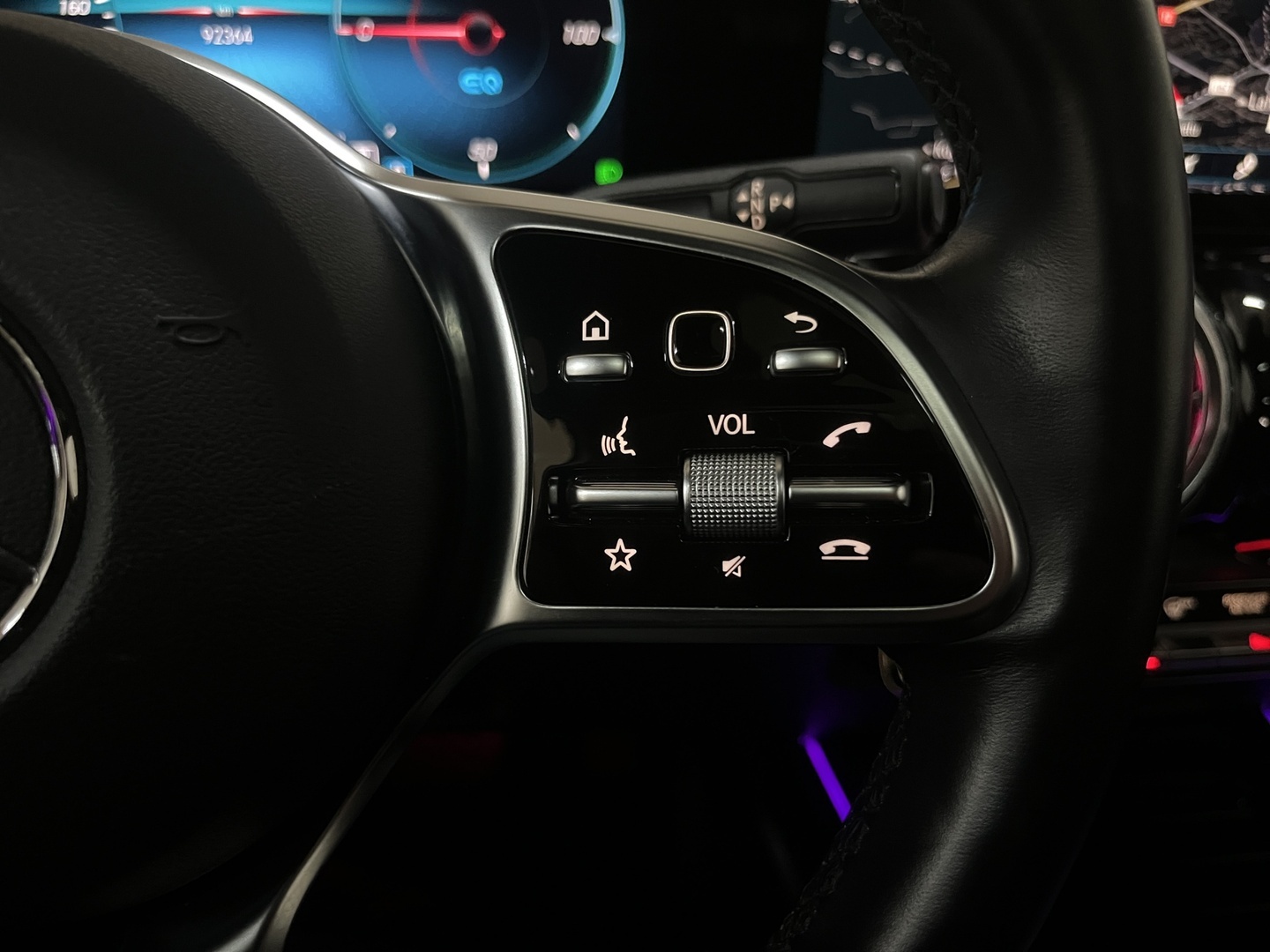 MERCEDES-BENZ EQB 2023