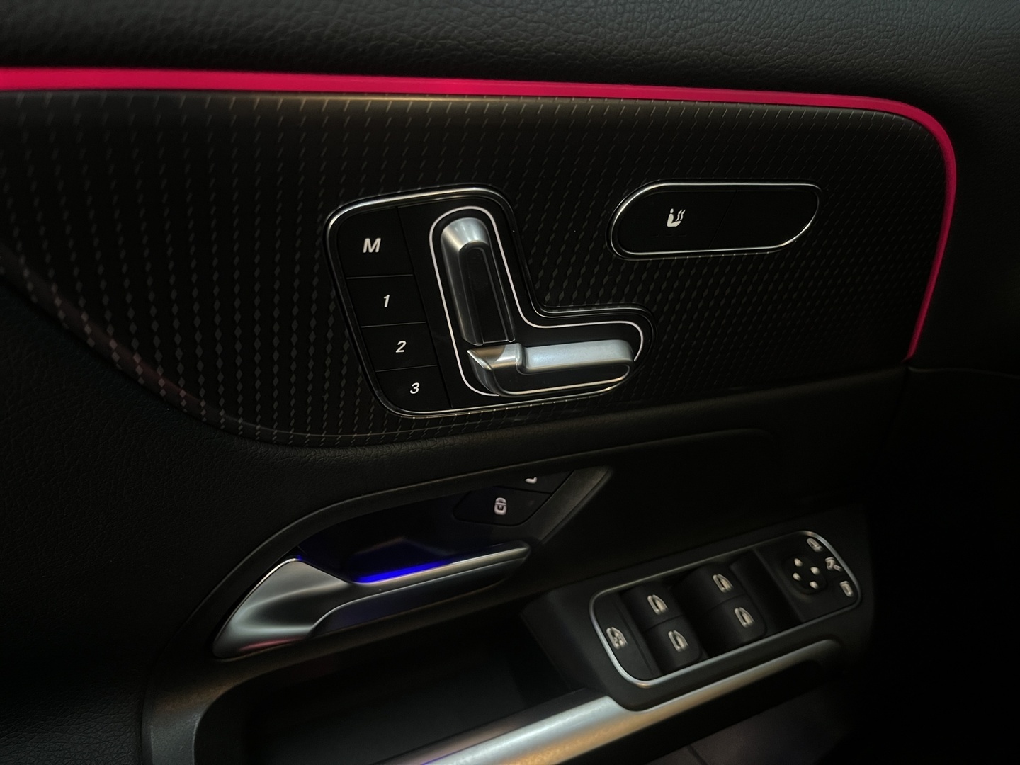 MERCEDES-BENZ EQB 2023