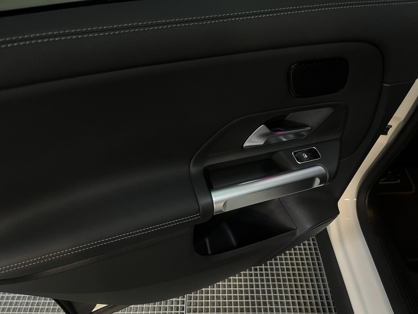 MERCEDES-BENZ EQB 2023