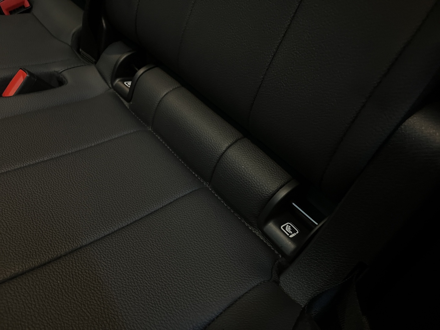 MERCEDES-BENZ EQB 2023