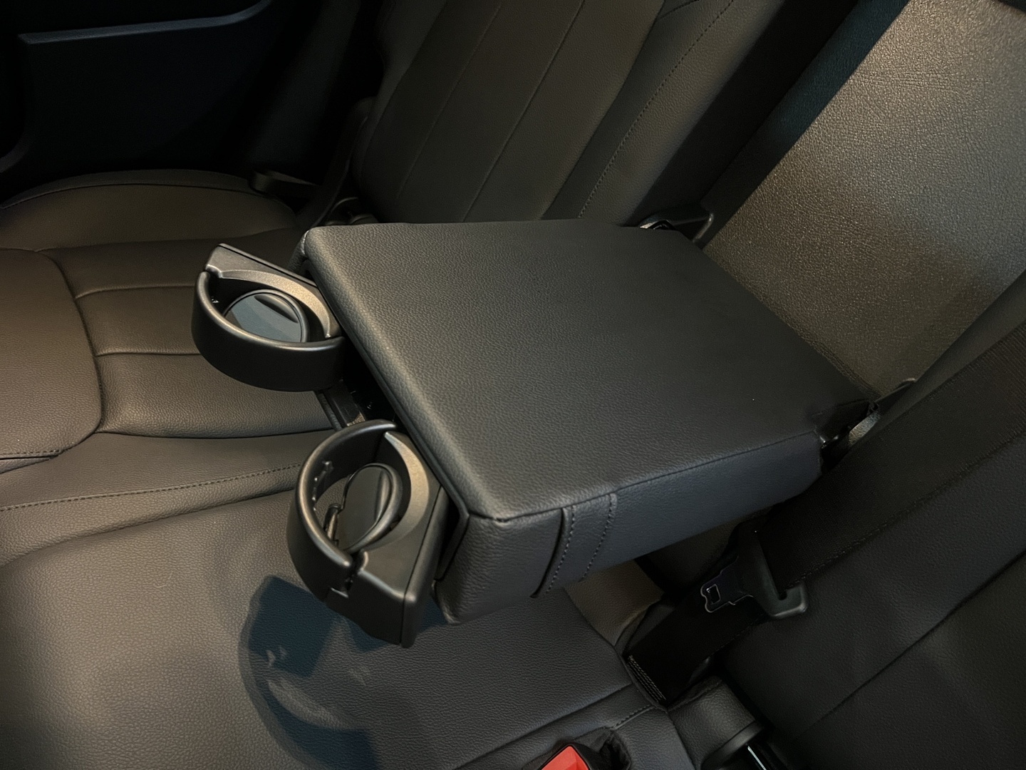 MERCEDES-BENZ EQB 2023