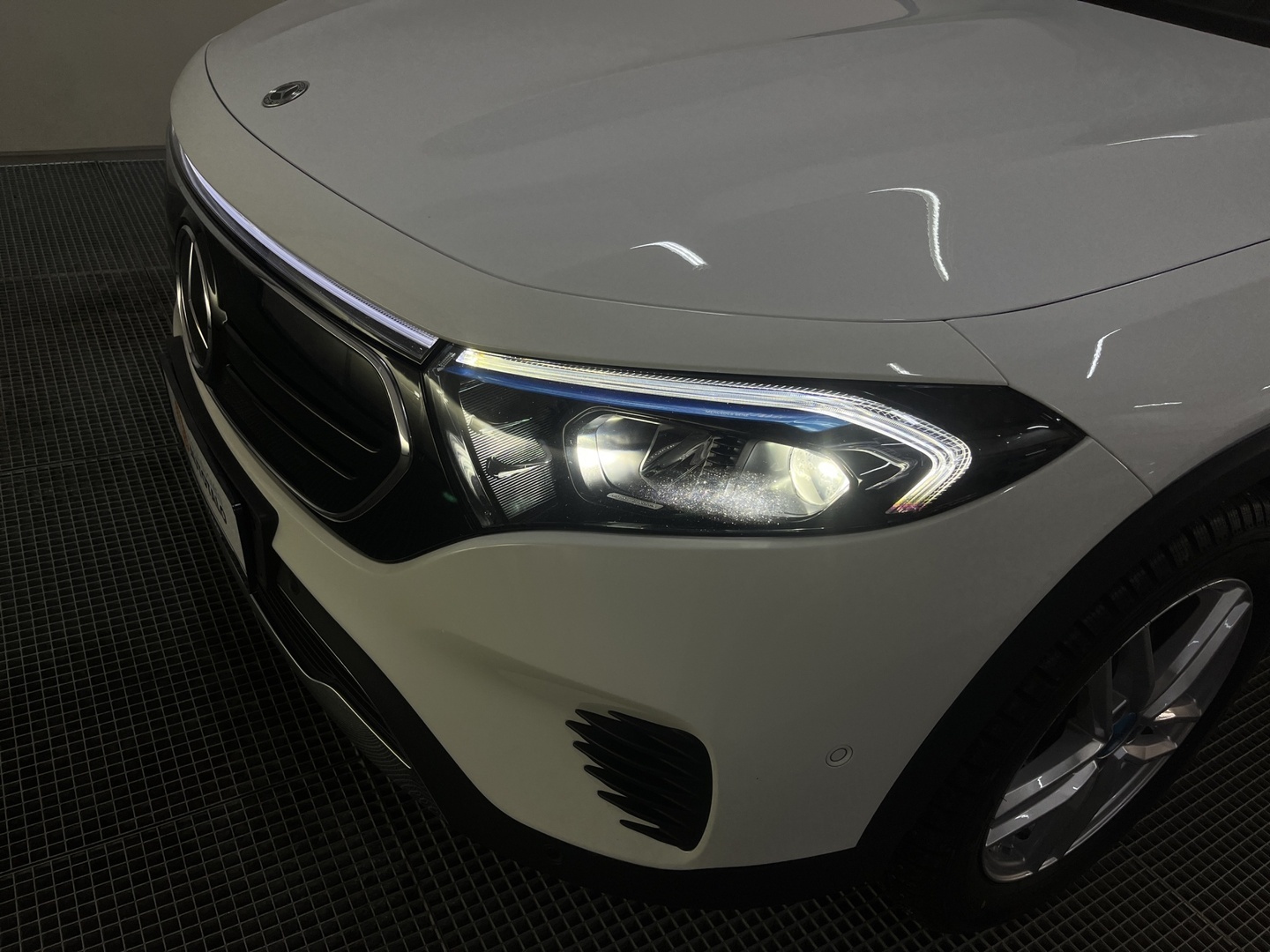 MERCEDES-BENZ EQB 2023