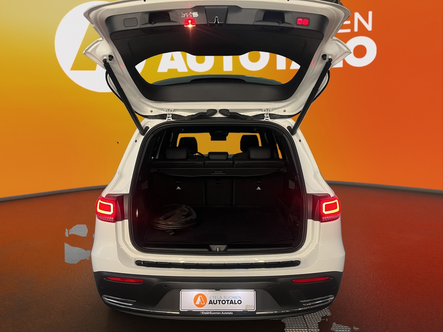 MERCEDES-BENZ EQB 2023