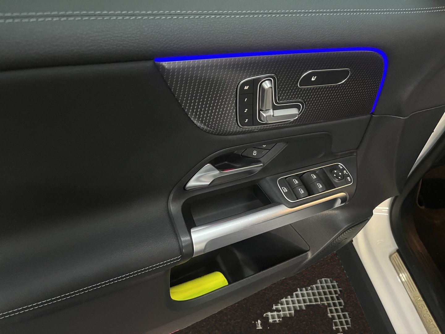 MERCEDES-BENZ EQB 2023