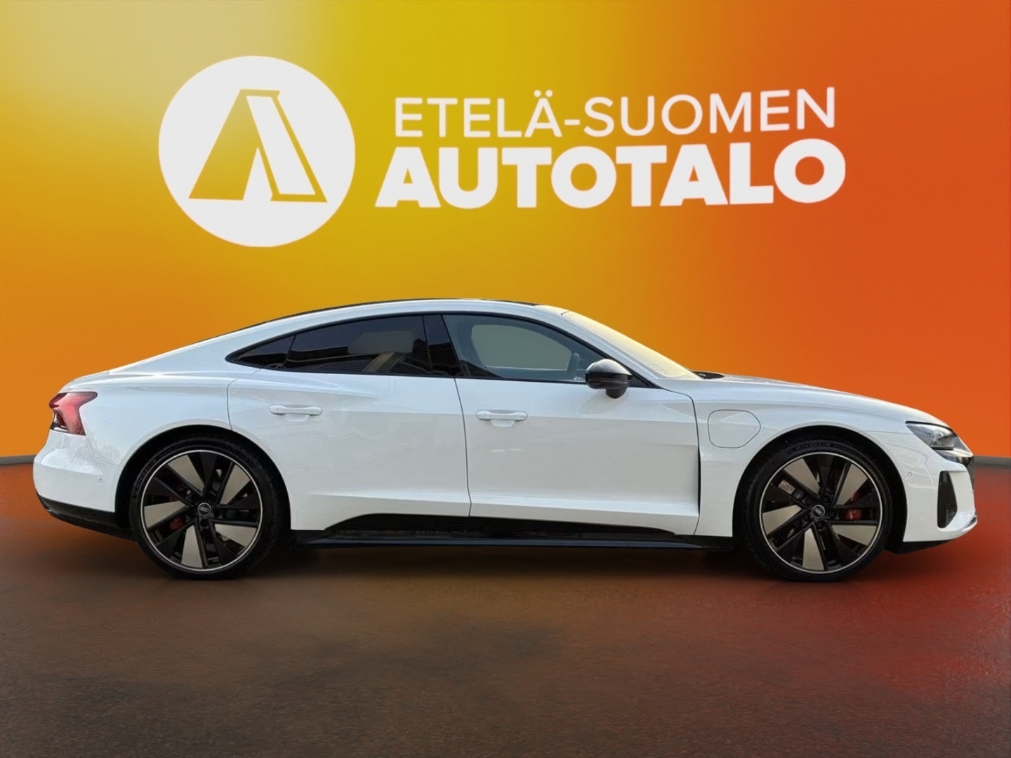 AUDI E-TRON GT RS 2024