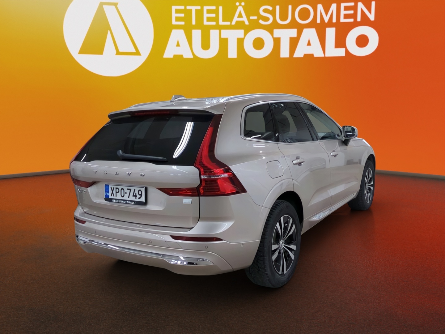 VOLVO XC60 2023