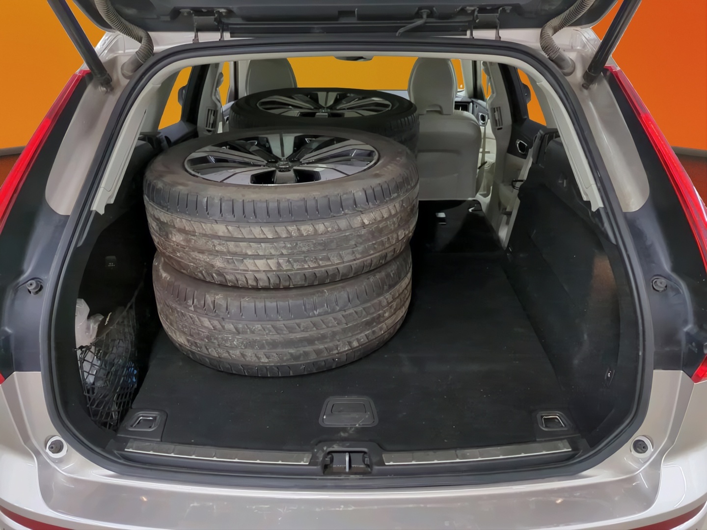 VOLVO XC60 2023