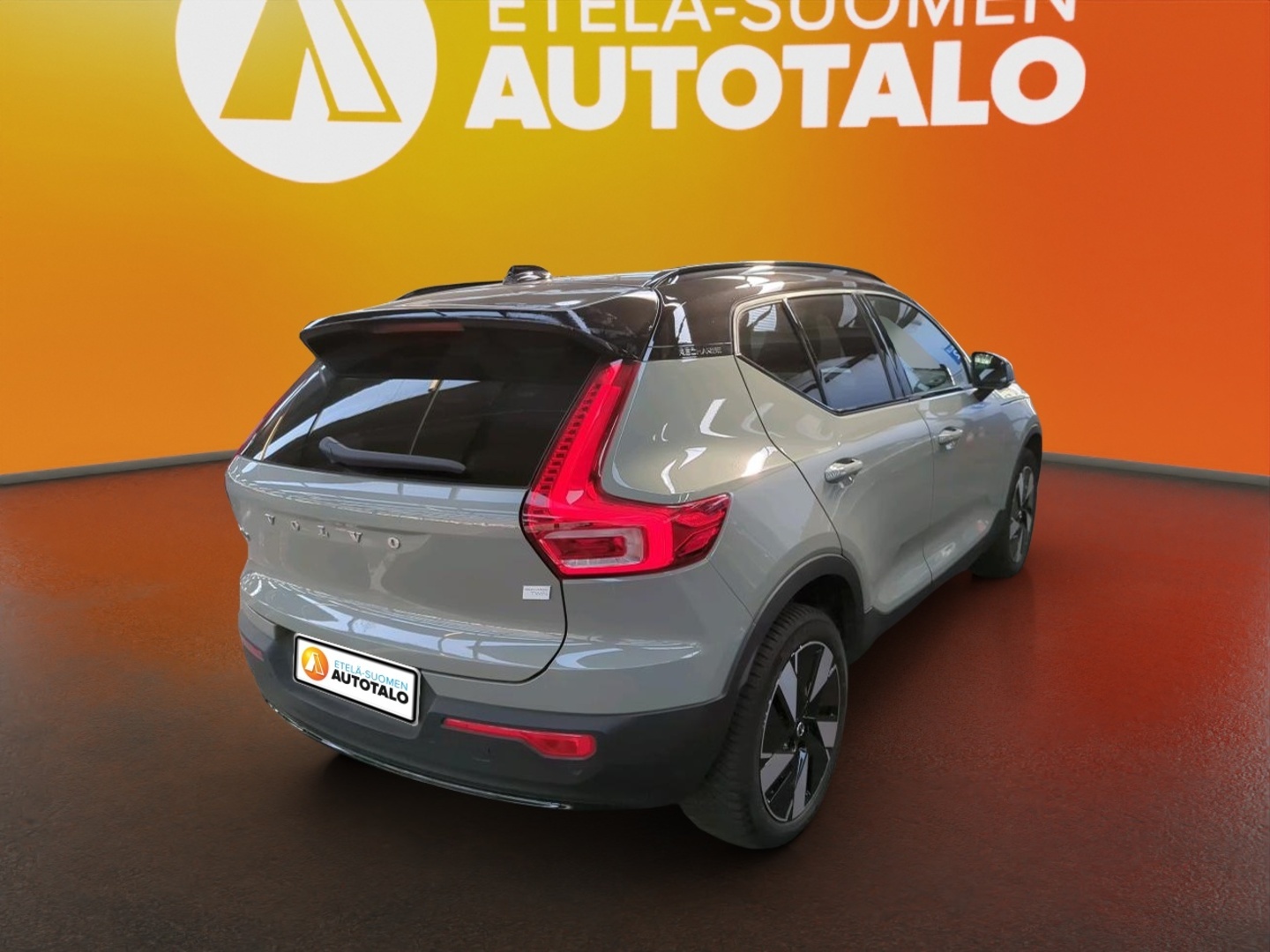 VOLVO XC40 2024