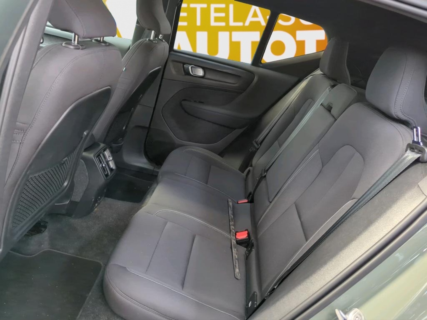 VOLVO XC40 2024